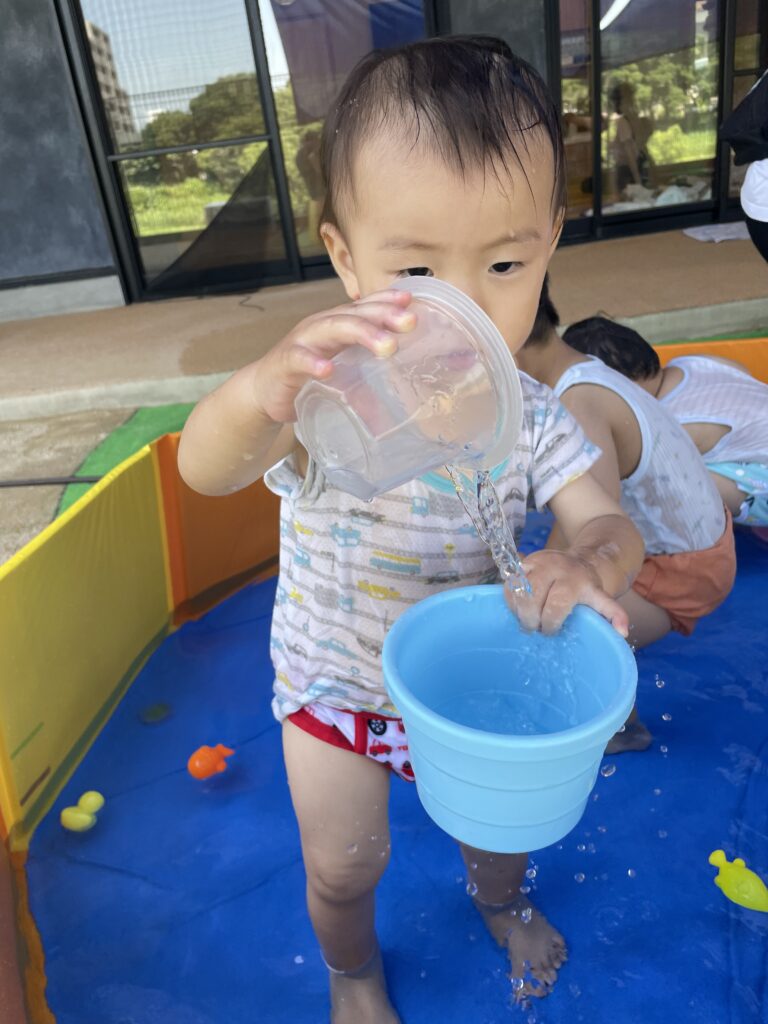 1歳児氷遊び0720