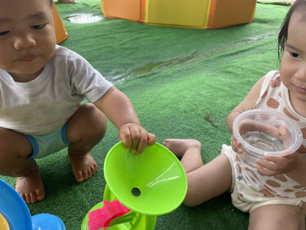 1歳児プール遊び0718