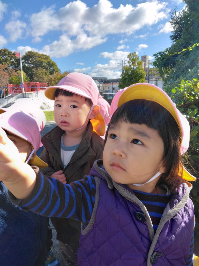 風に負けない子どもたち